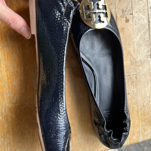 Tory Burch Blue and Gold Flats with Rounded Toe and Slip-On Style - Picture 4 of 7